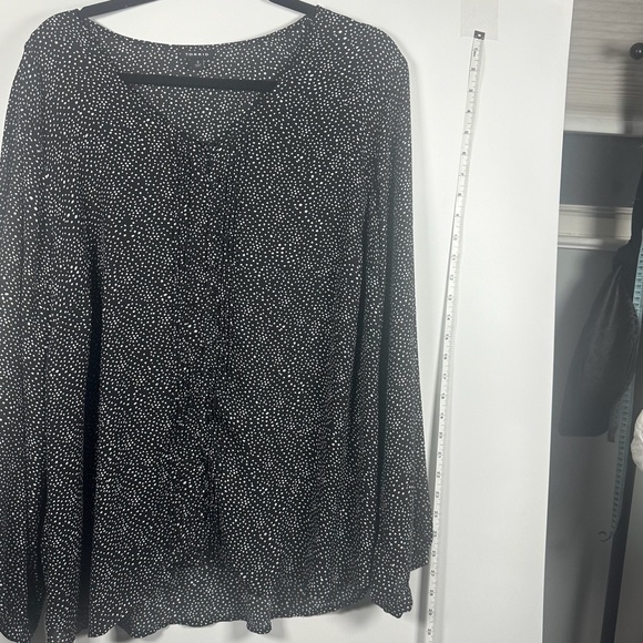 Torrid Black/White Polka Dot Pintuck Button-Front V-Neck Blouse Women’s 3X - Picture 5 of 12